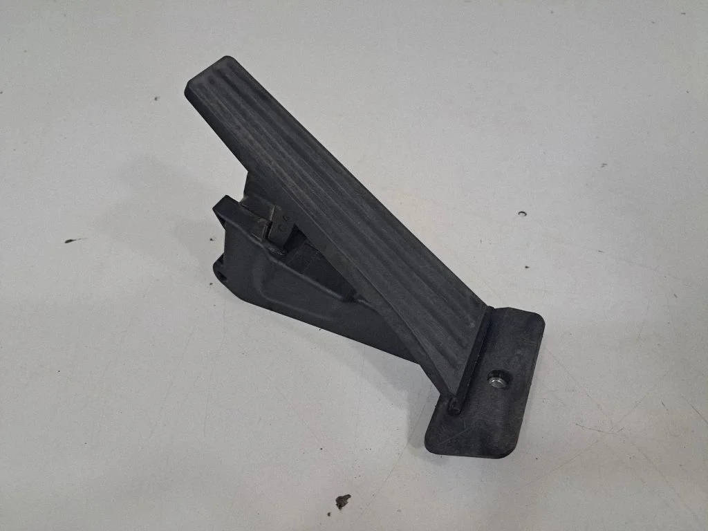 Gaasipedaal – BMW 3-seeria F30 F35 F31 (2012-2018)