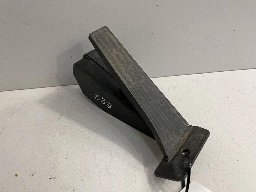 Accelerator throttle pedal – BMW 1 Series E81 E87 (2004-2011)