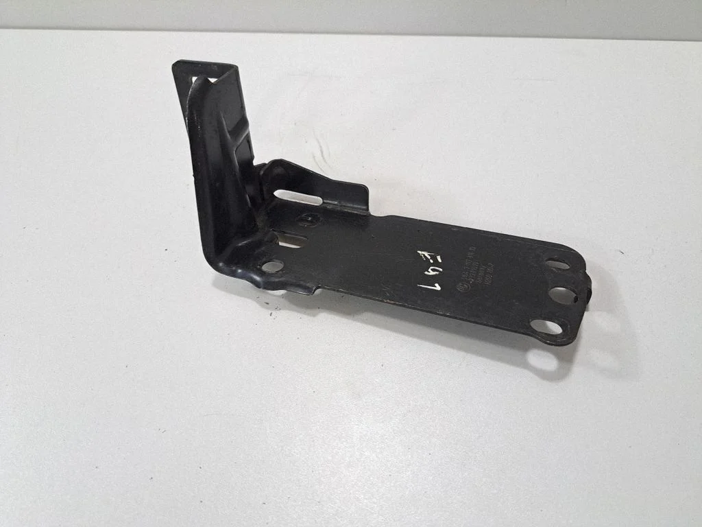 Radiaatori tugipaneeli klamber – BMW 3-seeria E90 E91 (2005-2012)