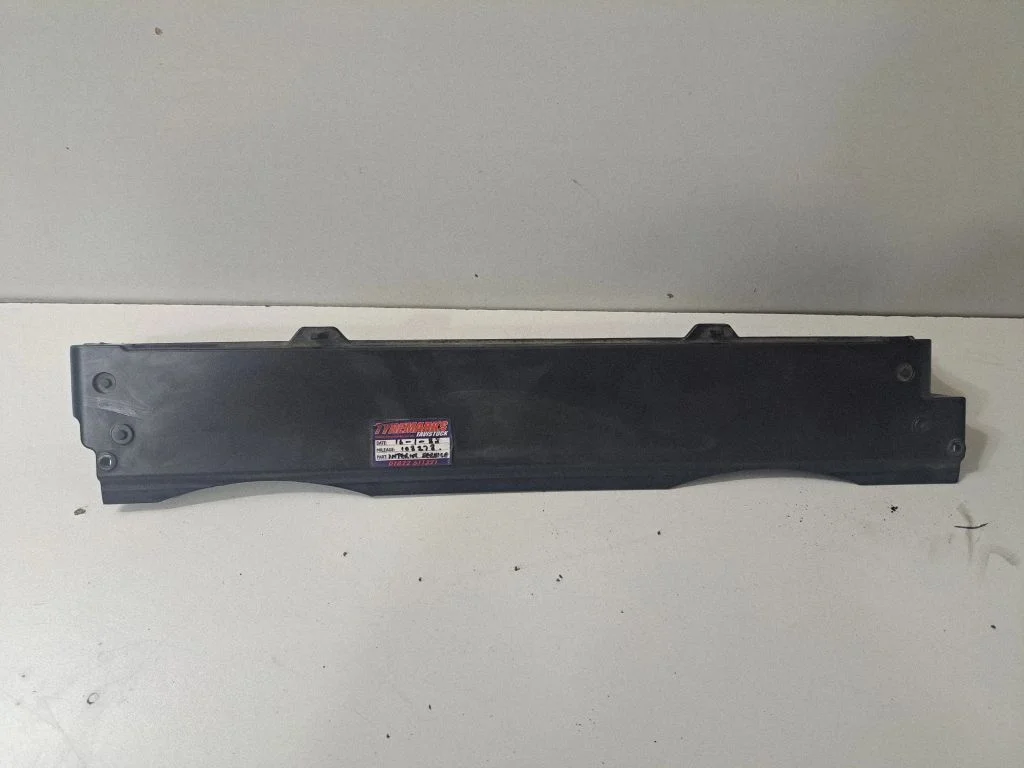 Radiatoru paneļa kronšteins – BMW X5 E70 (2006-2013)