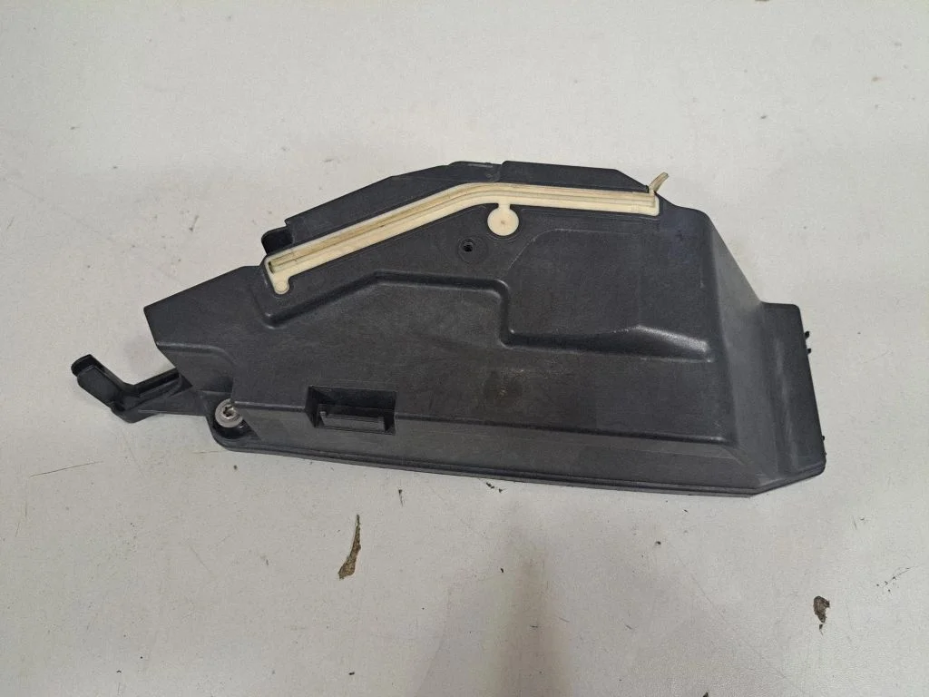 Fuse box cover 8581751
