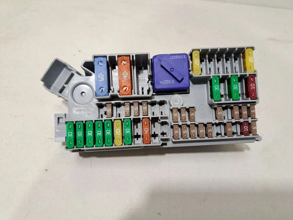 Drošinātāju bloks 6807487