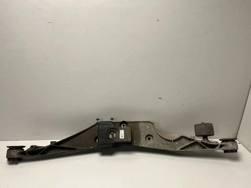 Rear differential/diff mount bracket 6852896