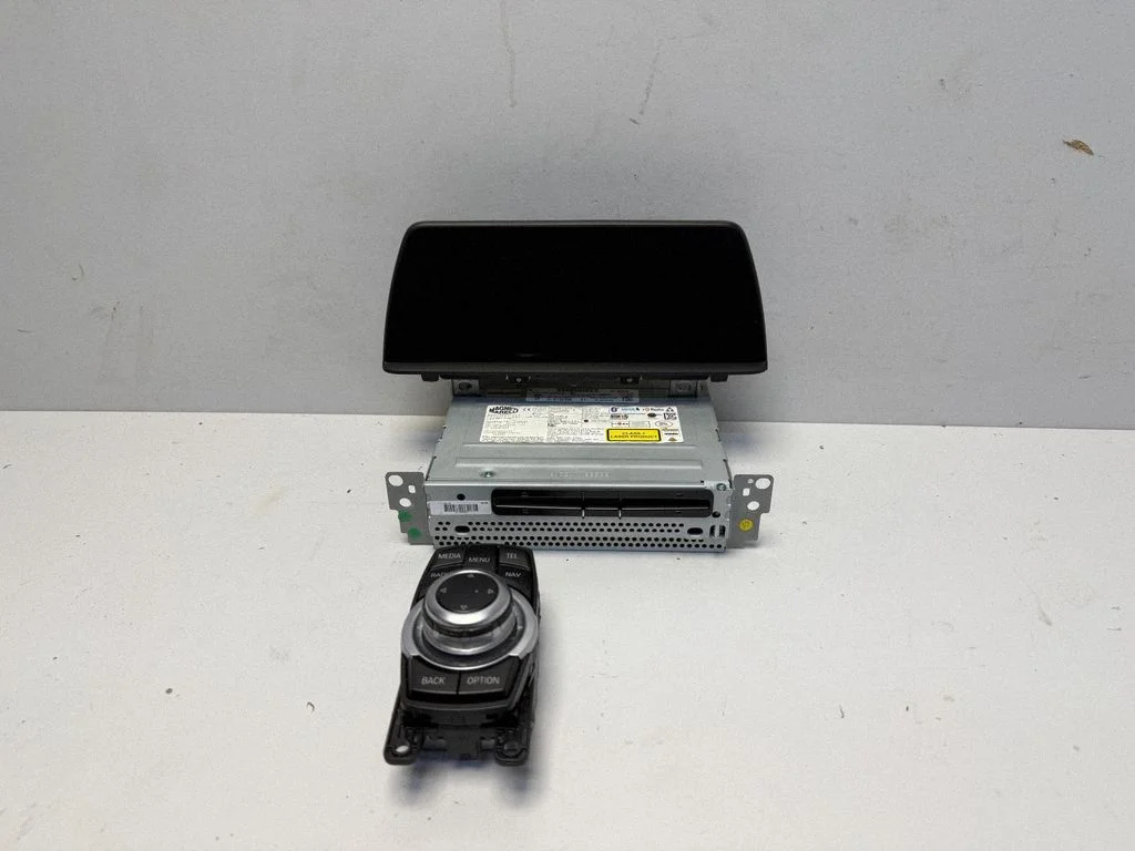 Radio/CD/DVD atskaņotājs/navigācija 9322122