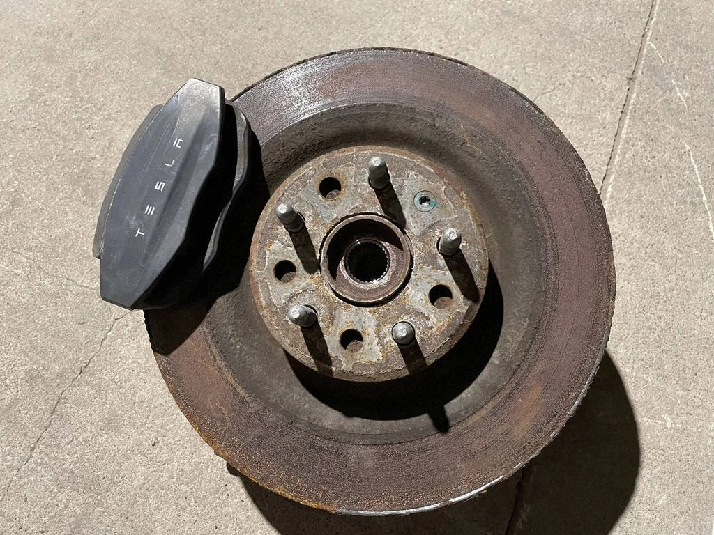 Rear wheel hub – Tesla Model S (2012-)