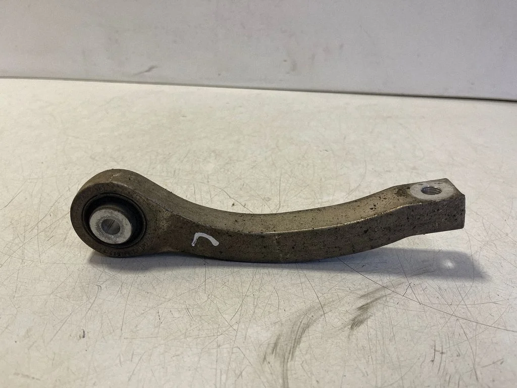 Tagumine stabilisaatori varras 4M0505465D – Audi Q7 4M (2015-)