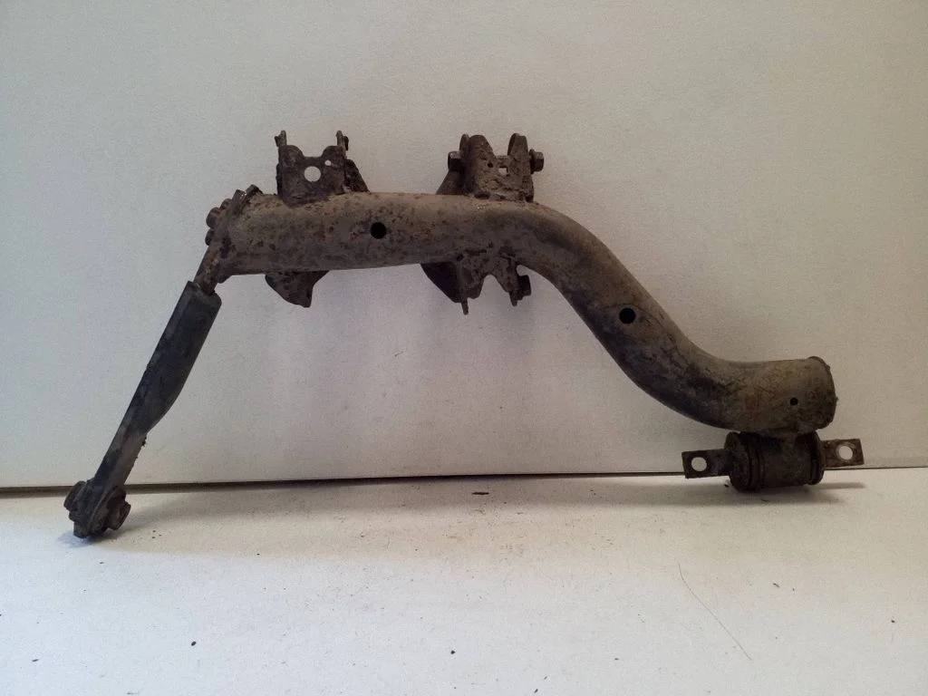Rear upper control arm/wishbone – right