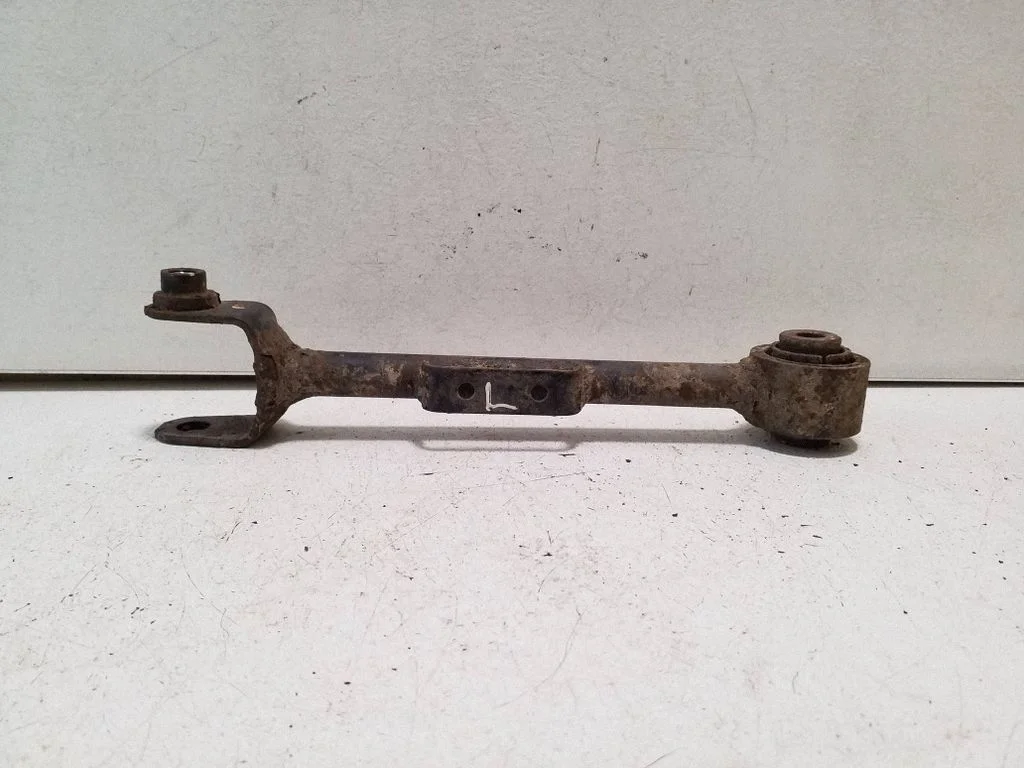 Rear control arm – left