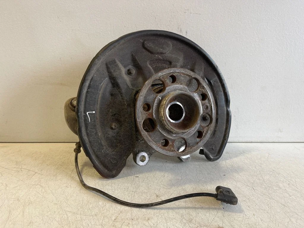 Rear wheel hub – left
