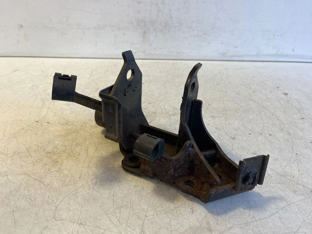 Gearbox mounting bracket