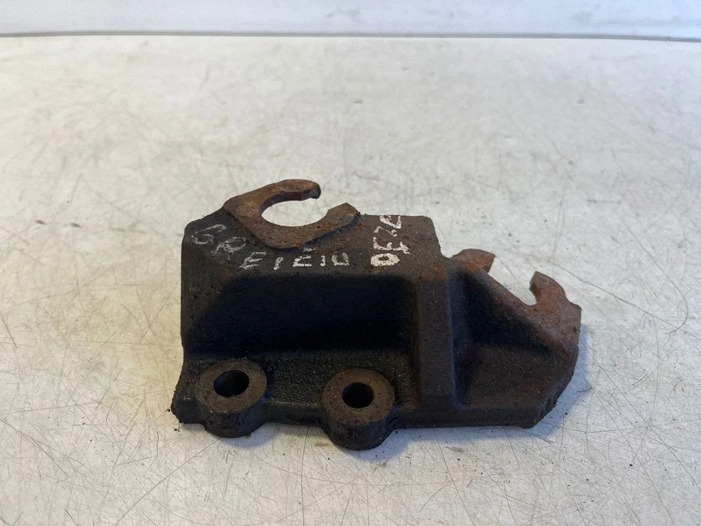 Gearbox mounting bracket