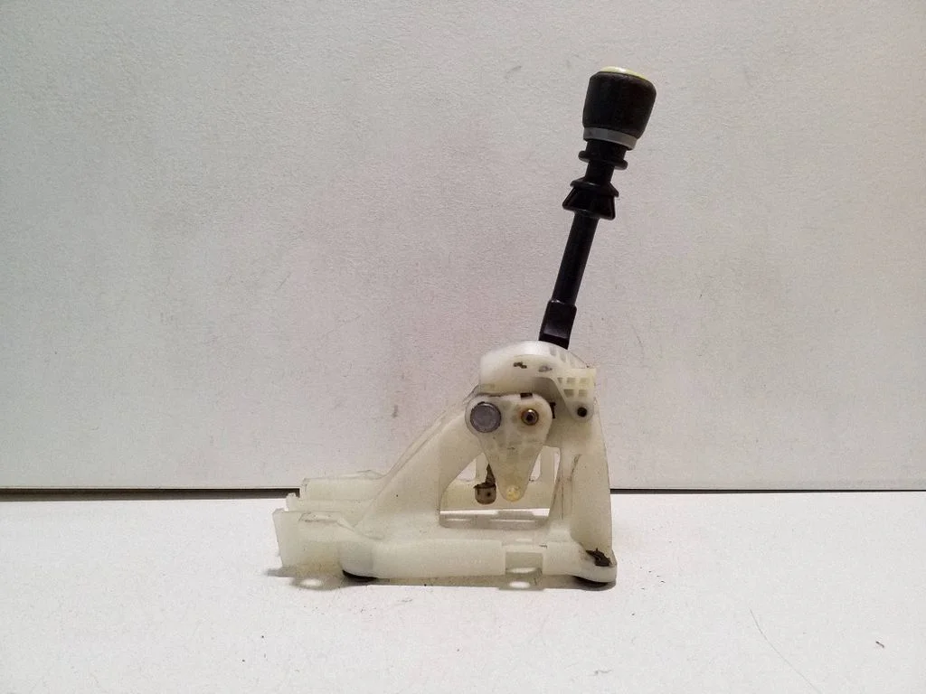 Gear selector mechanism