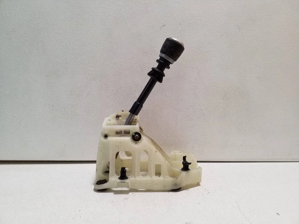 Gear selector mechanism