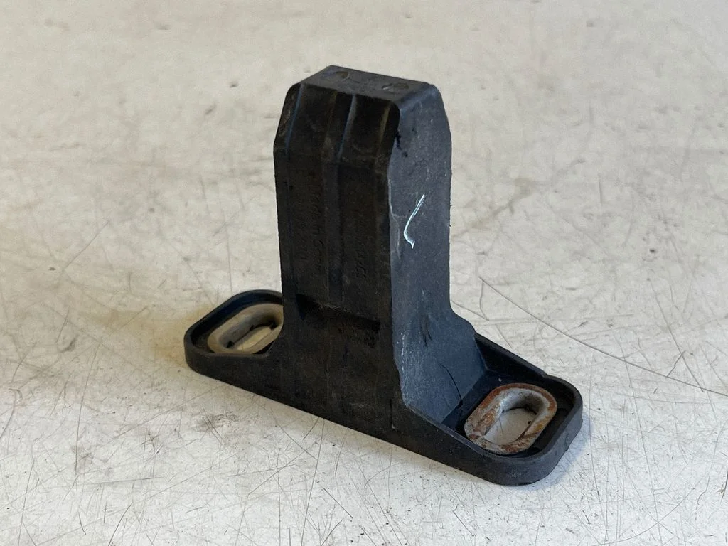Front bumper mounting bracket A4478850214