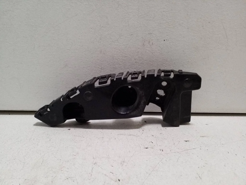 Front bumper mounting bracket 96895622