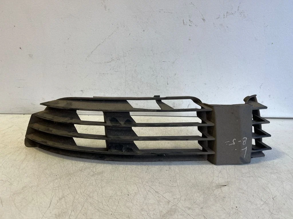 Front bumper lower grill 3B0853665H – Volkswagen Passat B5.5 (2001-2005)