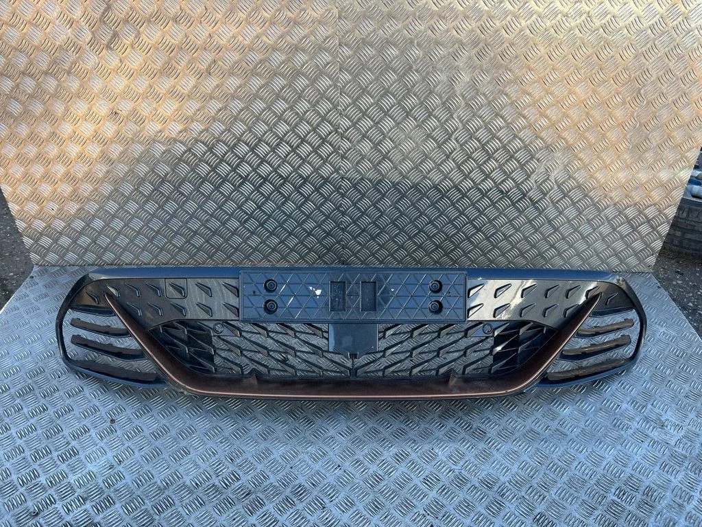 Atrapa górna (grill) 10E805903C