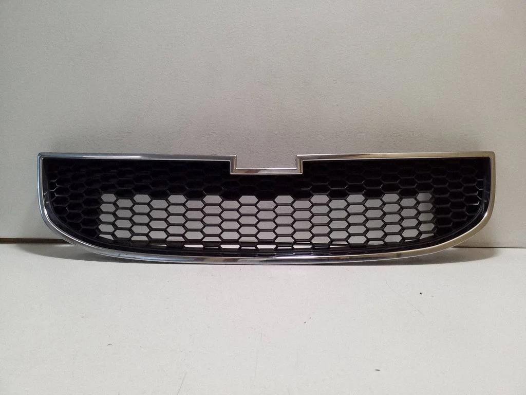 Front bumper upper radiator grill 95032033