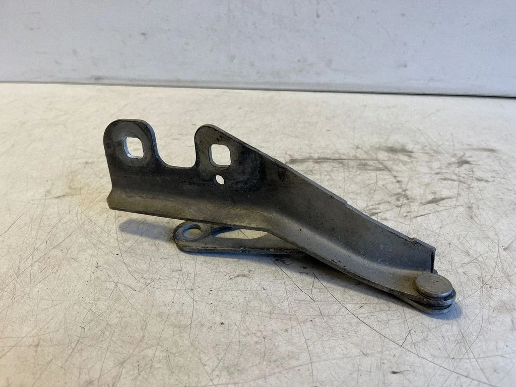 Engine bonnet/hood hinges 13195720 – Opel Astra H (2004-2012)