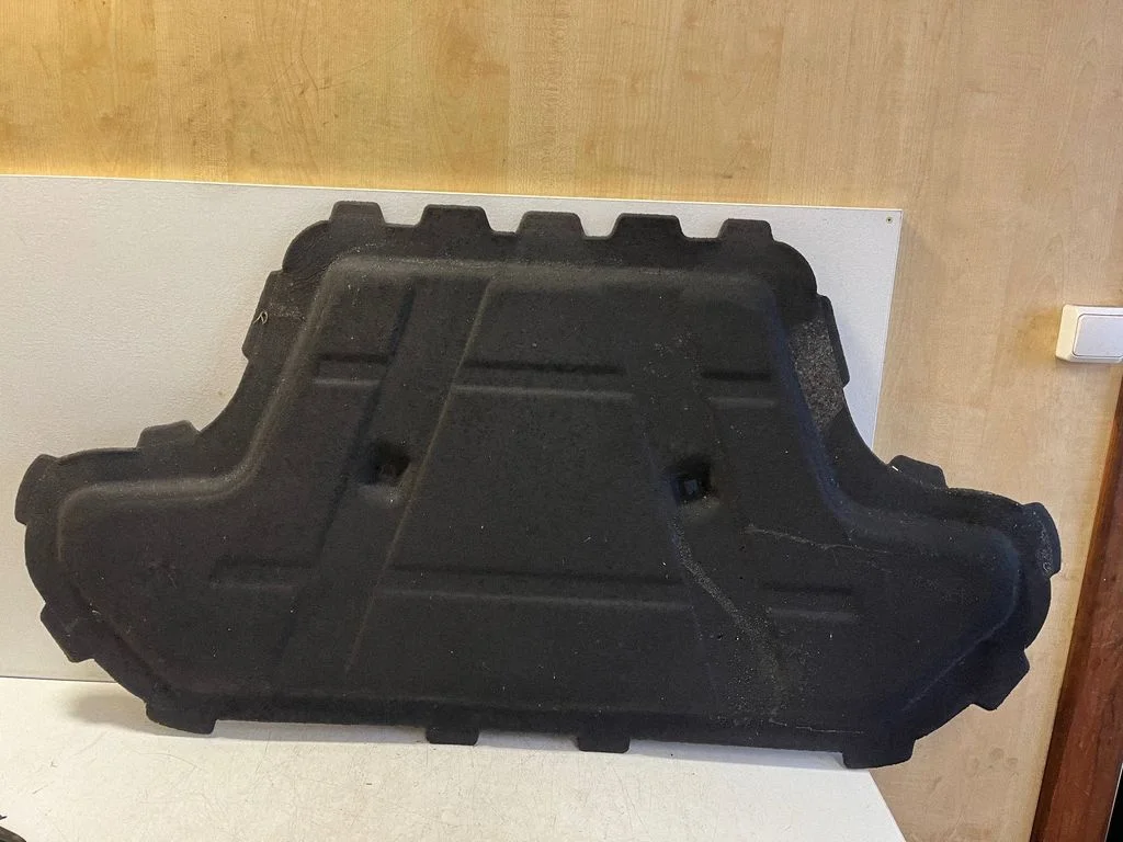Mootorikapoti heli-/soojusisolatsioon – Audi Q3 F3 (2018-2025)