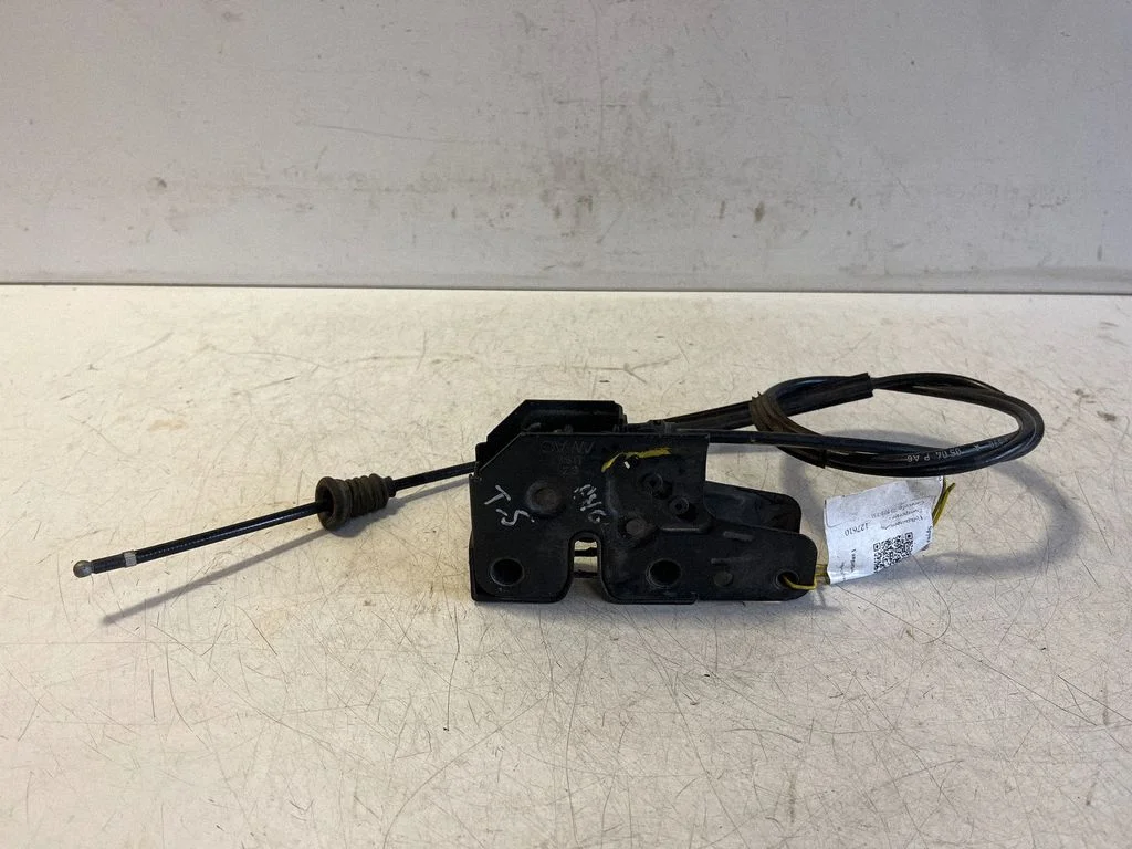 Engine bonnet/hood lock/catch 7H2823530A