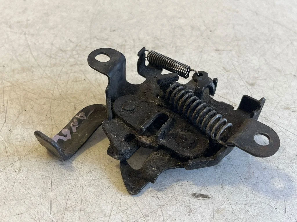 Engine bonnet/hood lock/catch