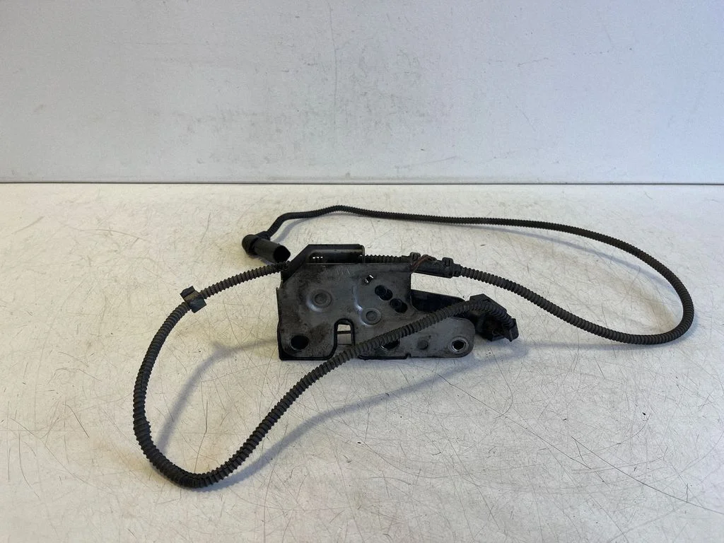 Engine bonnet/hood lock/catch – Volkswagen Transporter - Caravelle T5 (2003-2015)