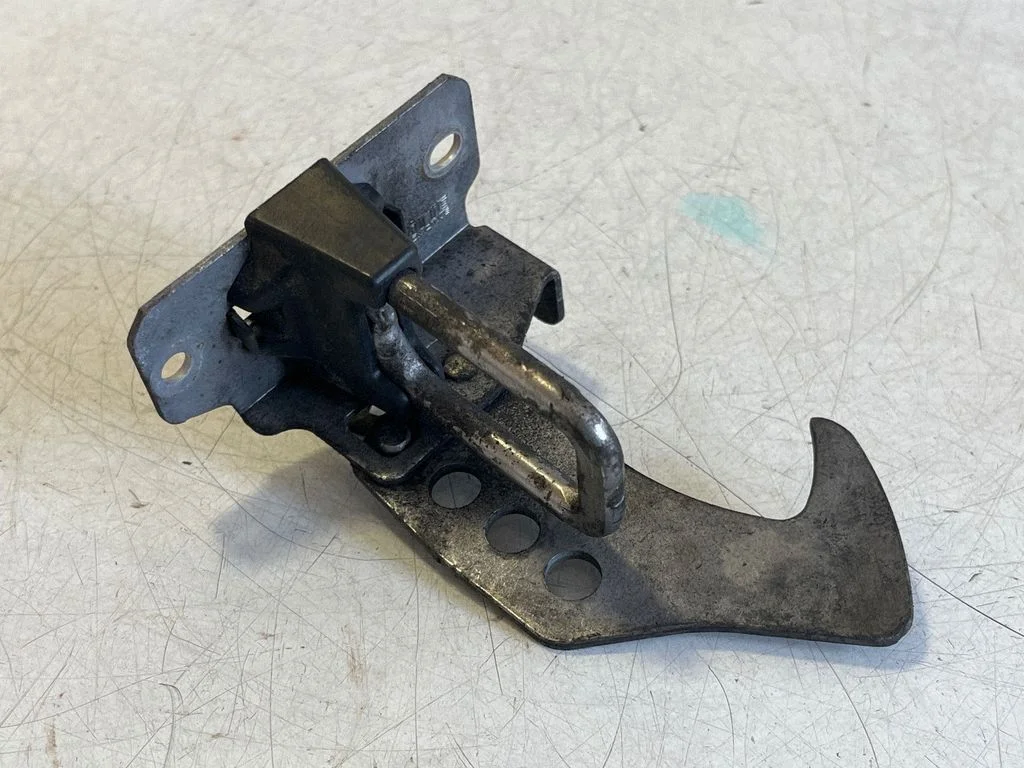 Engine bonnet/hood lock/catch 7210733