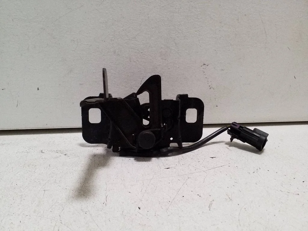 Engine bonnet/hood lock/catch