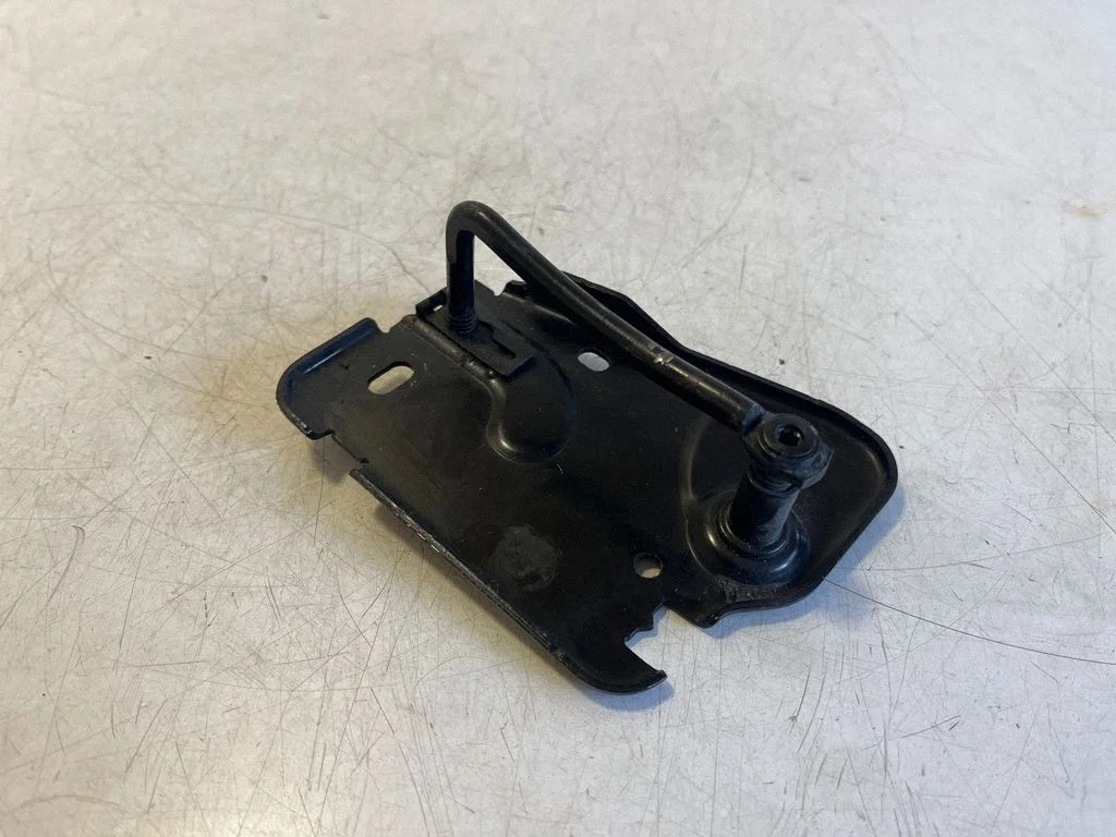 Engine bonnet/hood lock/latch loop/hook 8S0823185D