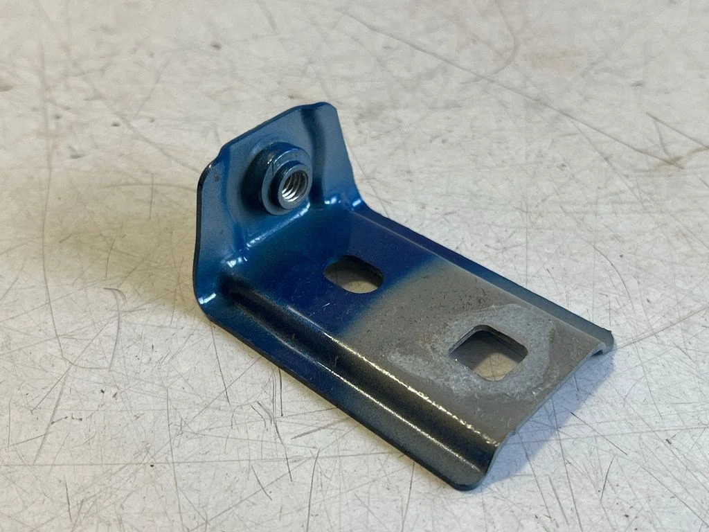 Poritiiva kinnitusklamber 6VA821431 – Skoda Fabia Mk4 (6VA) (2021-)