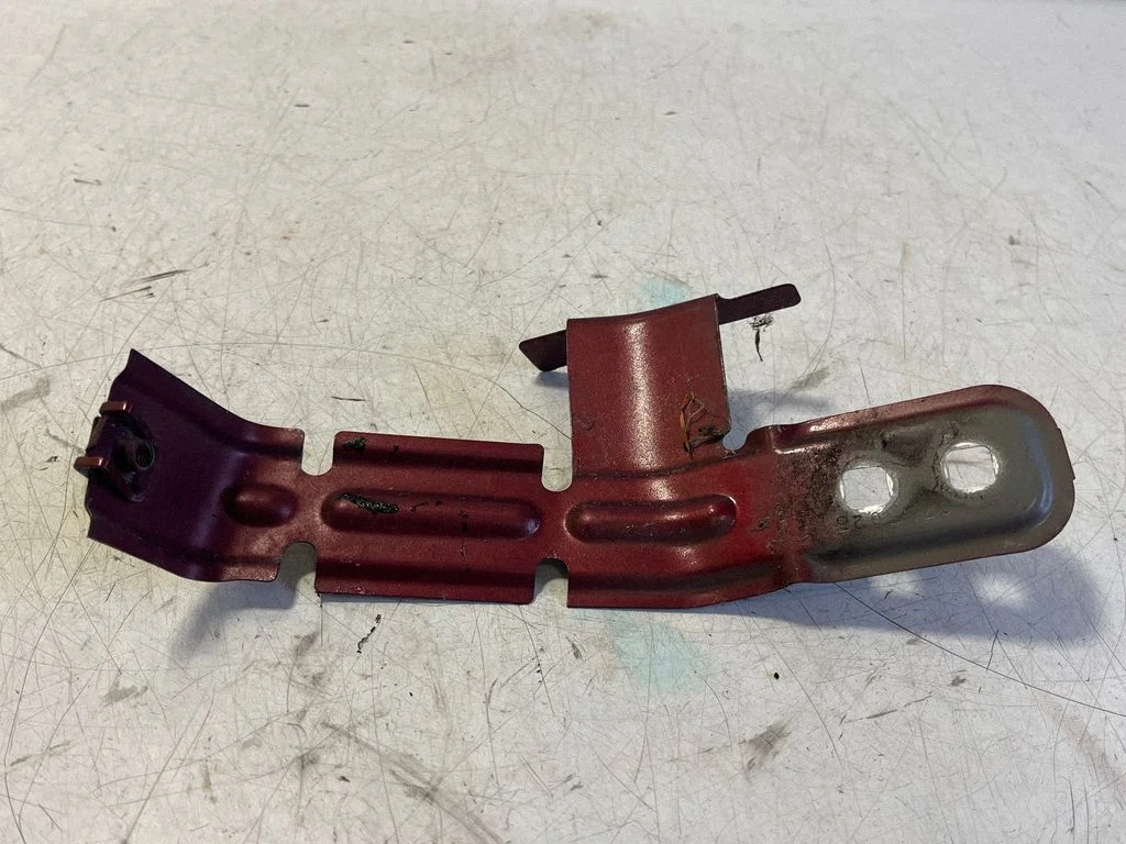 Fender mounting bracket – left