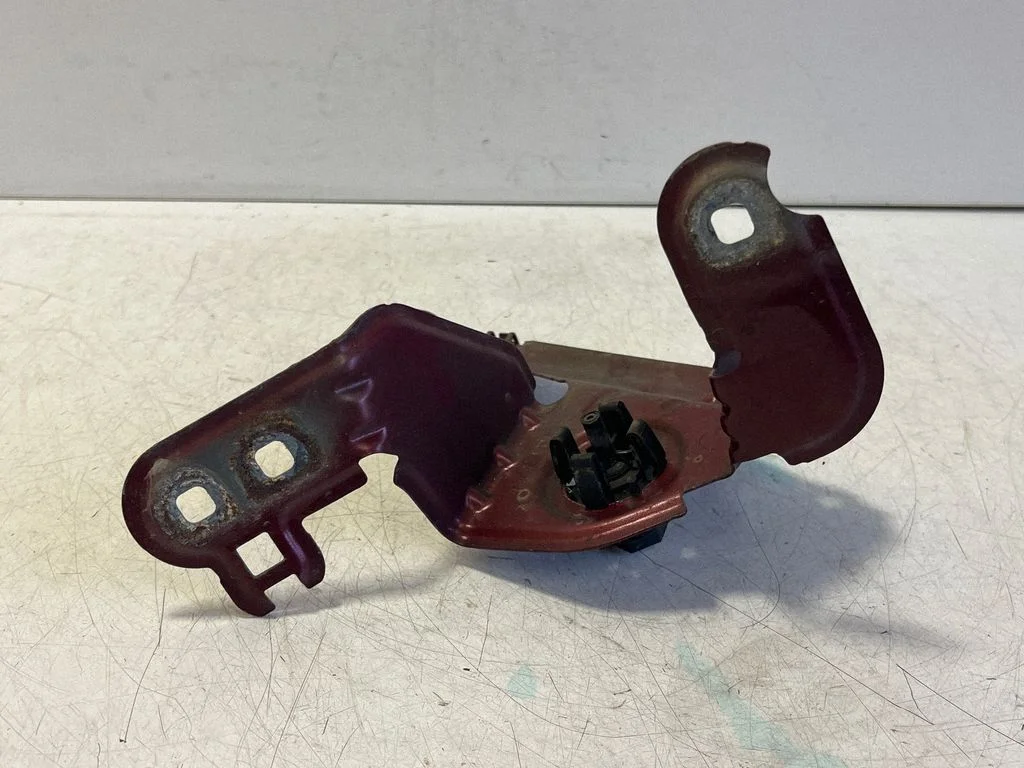 Fender mounting bracket – left