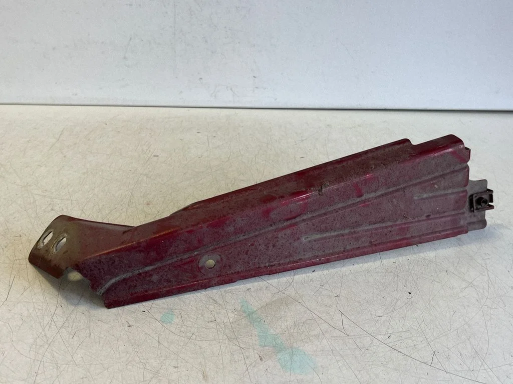 Fender mounting bracket – left