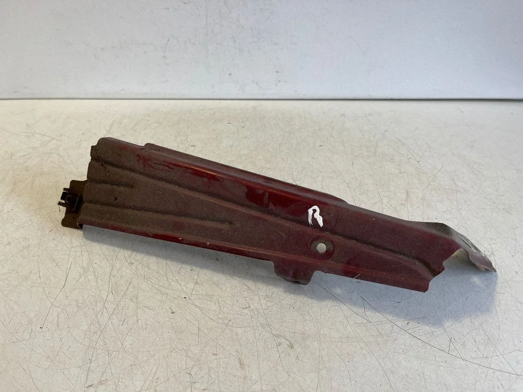 Fender mounting bracket – right