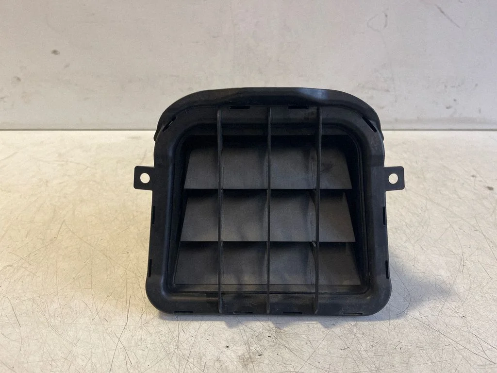 Quarter panel pressure vent – Porsche Macan (95B) (2014-2018)
