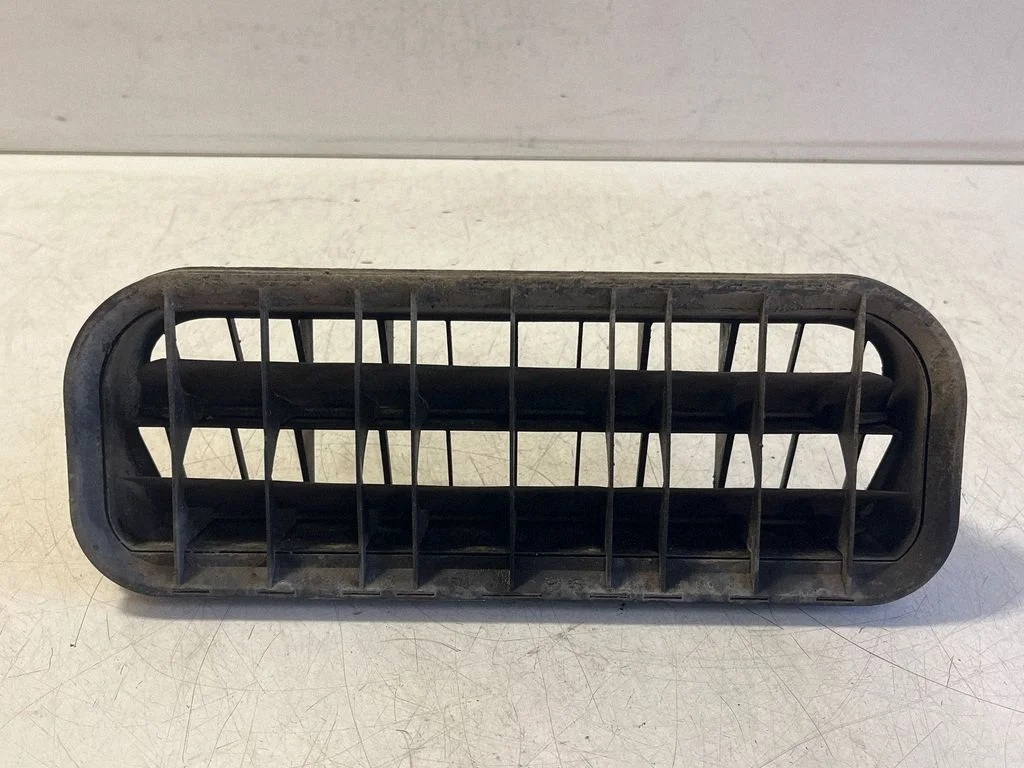Ventilatsioonirest 7H0819181A