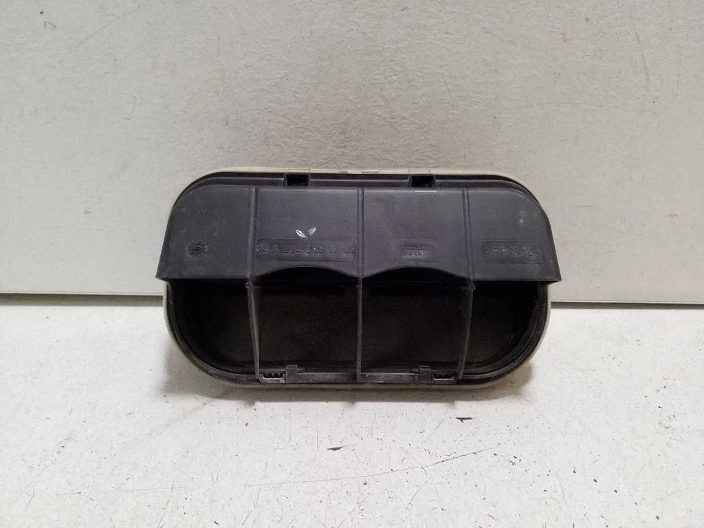 Quarter panel pressure vent A2048301700
