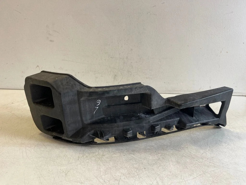Rear bumper mounting bracket – Porsche Cayenne (92A) (2010-2017)