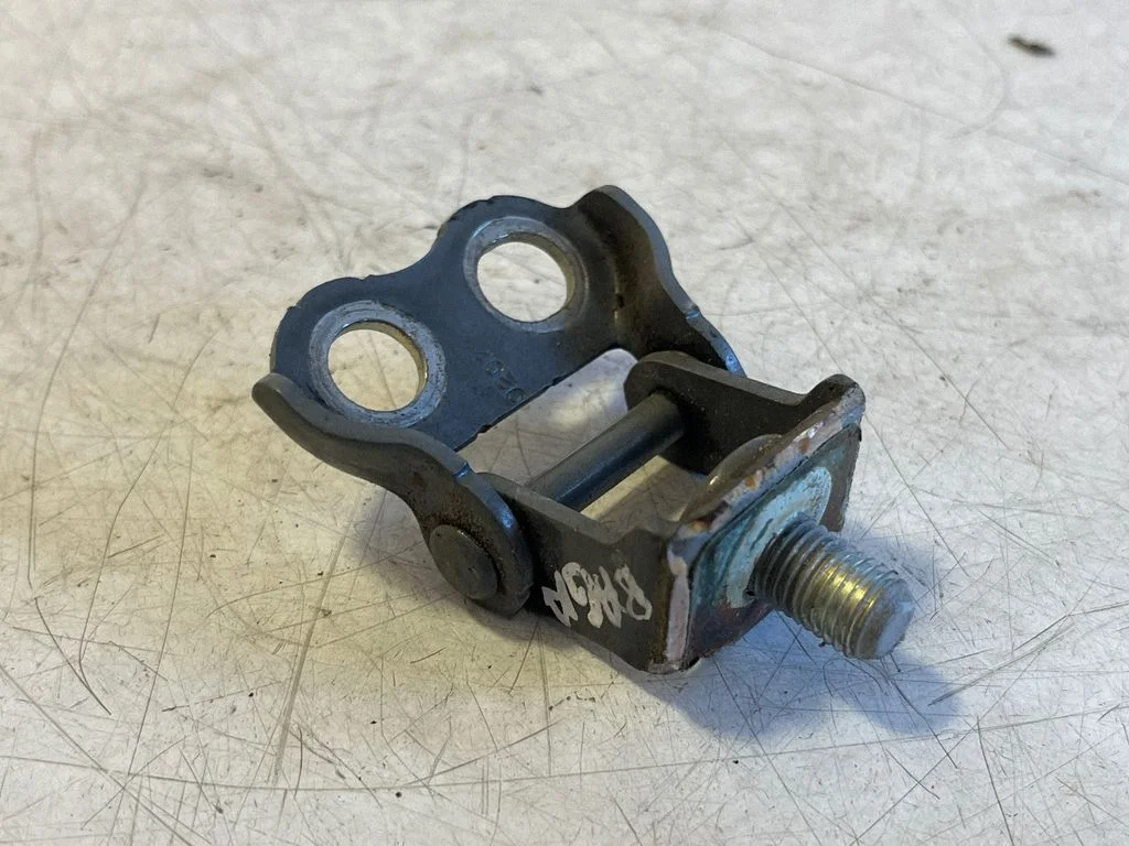 Tailgate/trunk/boot hinge