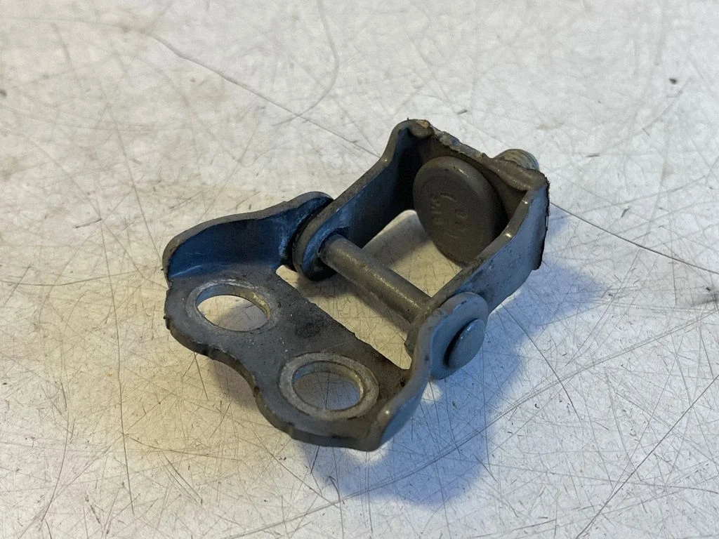 Tailgate/trunk/boot hinge