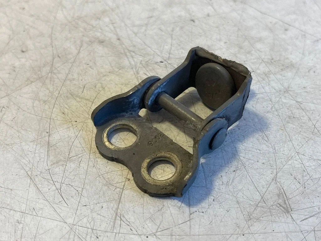 Tailgate/trunk/boot hinge