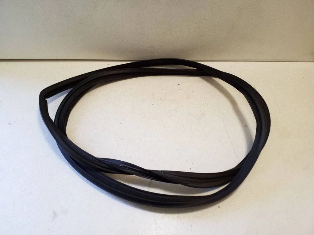 Loading door rubber seal (on body)