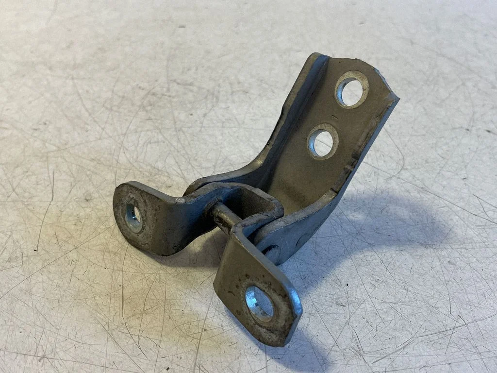 Front door upper hinge – right