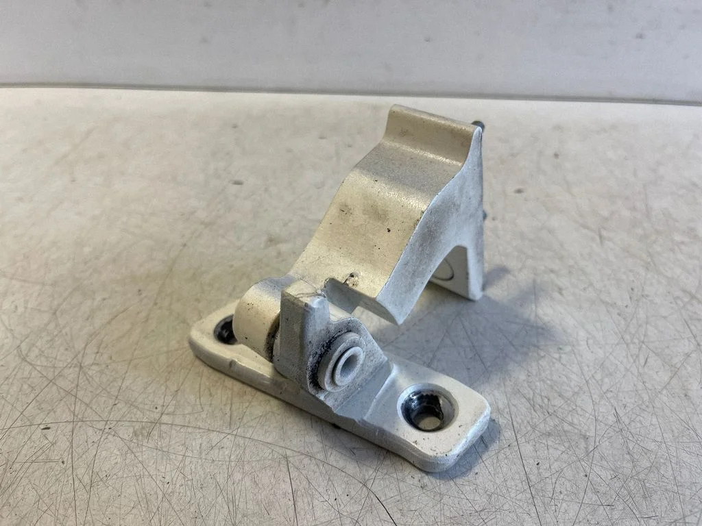 Front door upper hinge HX253A1