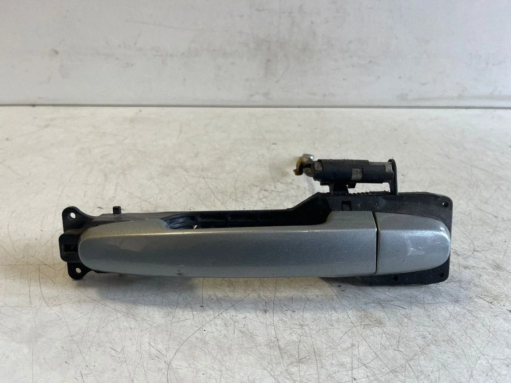 Front door exterior handle – right
