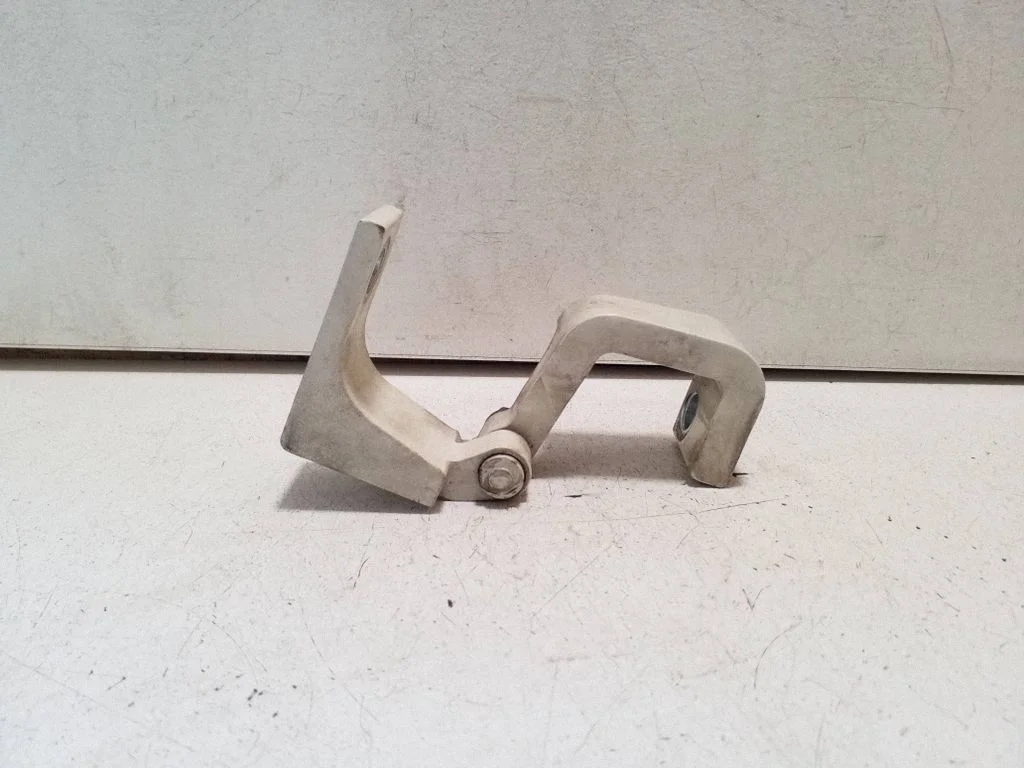 Front door upper hinge – Volkswagen Transporter - Caravelle T5 (2003-2015)