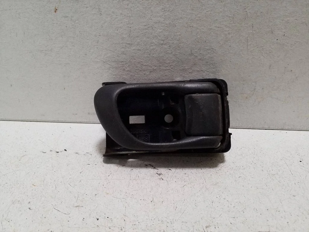 Esiukse sisemine käepide – Subaru Forester SF (2000-2003)