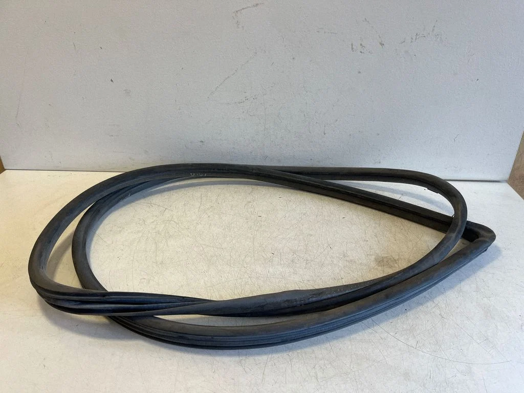 Front door rubber seal – right