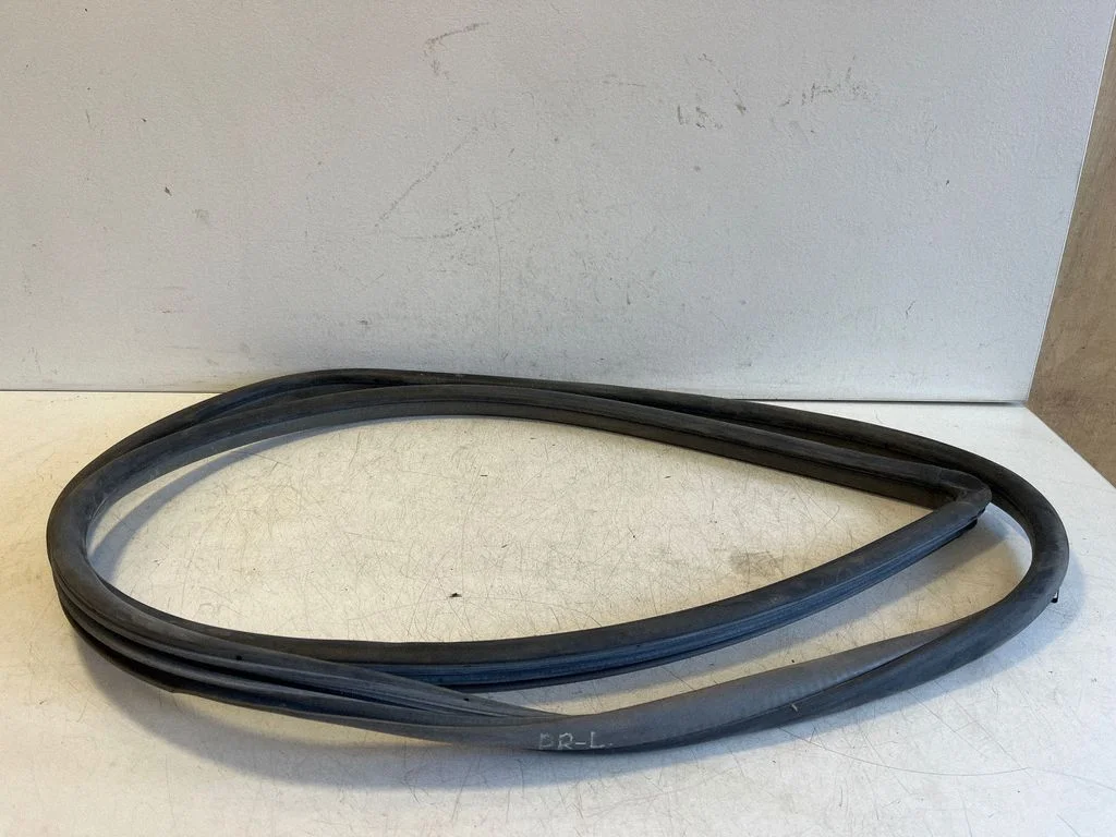 Front door rubber seal – left